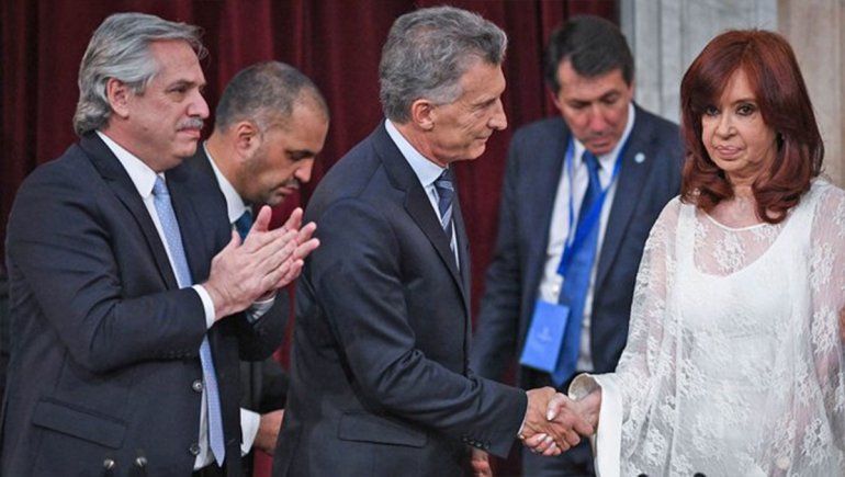 El tenso saludo de Cristina y Macri durante la jura en el Congreso