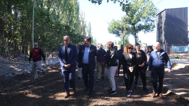 Gaido y Figueroa recorrieron obras clave en el sur de la ciudad de Neuquén Gaido y Figueroa recorrieron obras clave en el sur de la ciudad de Neuquén