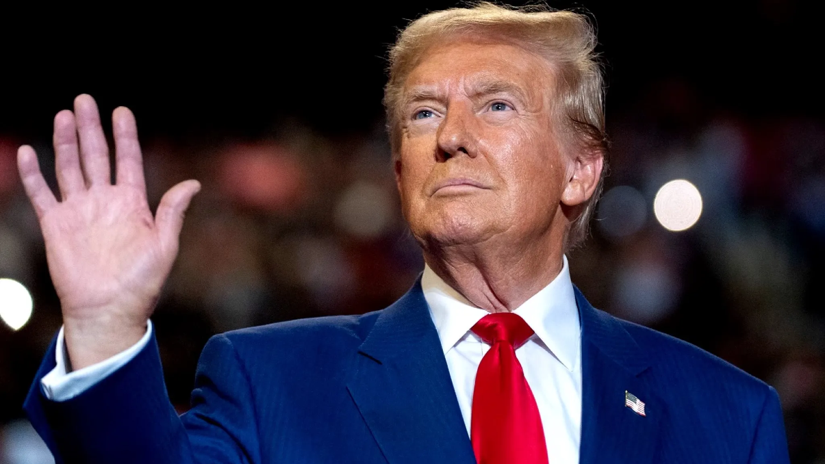 Donald Trump apuntó contra la locura transgénero.