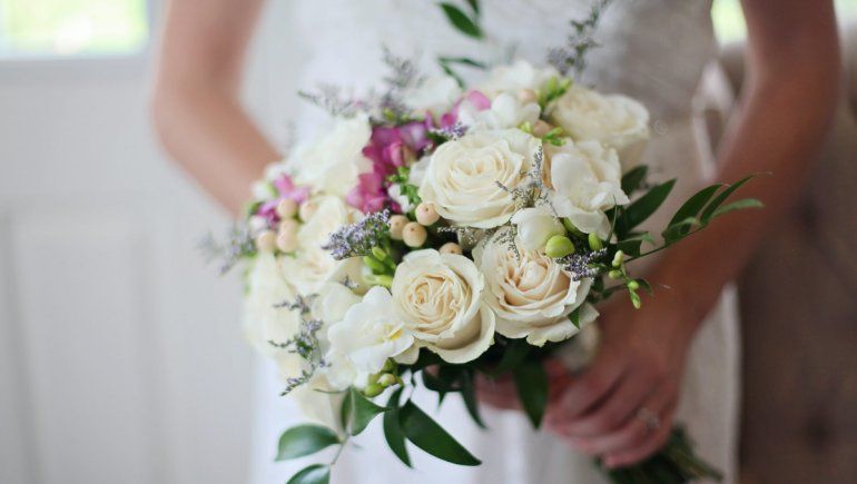 TikTok: novia le da propina a camarera por manchar a su suegra en su boda