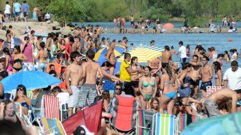 ¡a brindar afuera de casa! se espera una navidad calurosa ¡a brindar afuera de casa! se espera una navidad calurosa