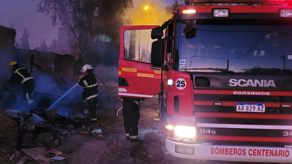 Disparos y dos casas incendiadas a propósito en Centenario