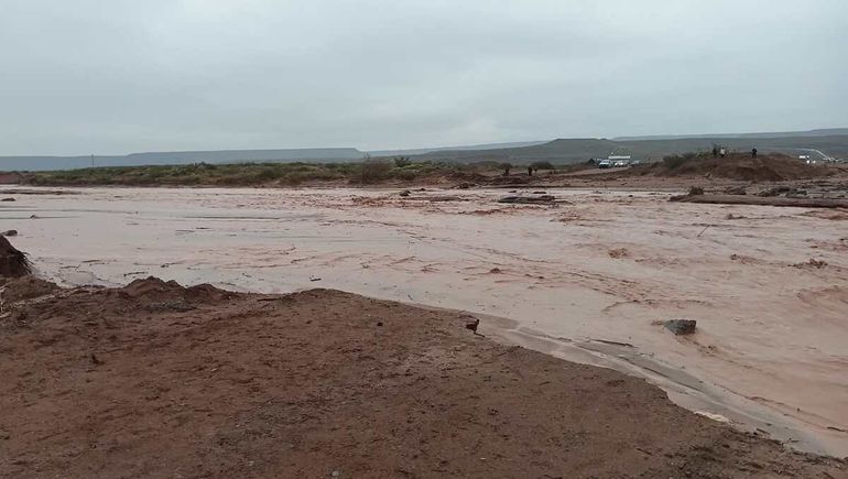 Alerta por tormentas en Vaca Muerta: rutas cortadas, evacuados y falta de medicamentos