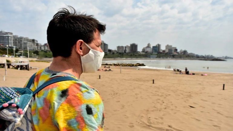 Coronavirus: ¿cuál es el riesgo real de contagio a través del agua de mar?