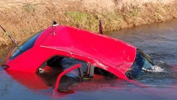 papa borracho cayo al canal con sus dos hijitos a bordo papa borracho cayo al canal con sus dos hijitos a bordo