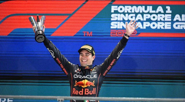 Checo Pérez extendió contrato con Red Bull hasta finales de 2024.