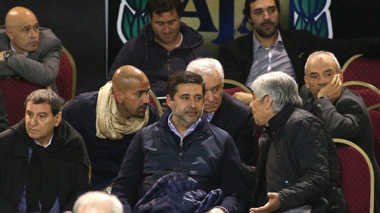 Los dirigentes presionan para que se liciten los derechos de TV.