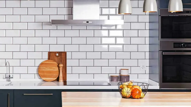 Adiós a los azulejos: esta tendencia transformará tu cocina