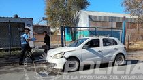 La Policía recuperó un auto robado al que chocaron y abandonaron. La Policía recuperó un auto robado al que chocaron y abandonaron.