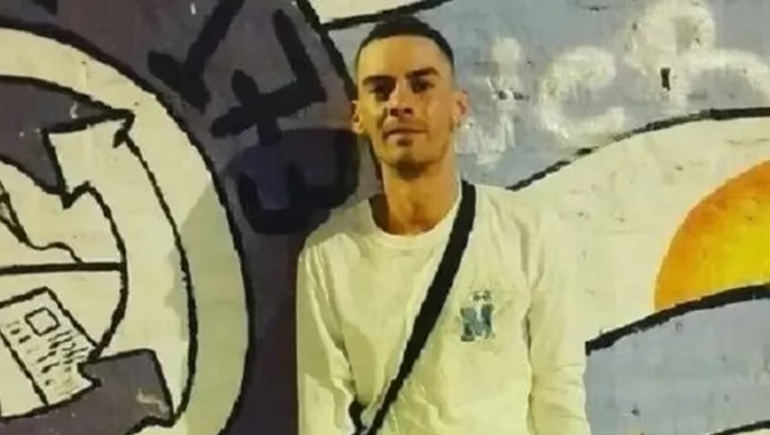 Entró a la casa de su ex para revisarle el celular y ella lo mató a puñaladas