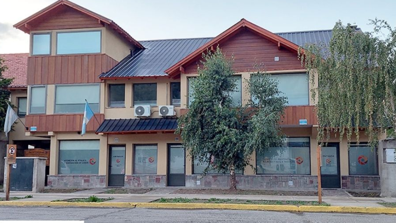 Le prohibieron acercarse a su mamá y a las horas intentó matarla a golpes y puñaladas: quedó detenido | LM Neuquen Le prohibieron acercarse a su mamá y a las horas intentó matarla a golpes y puñaladas: quedó detenido