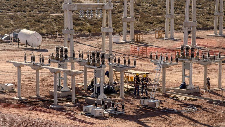 Luz verde a las industrias: les llevan la energía en Añelo
