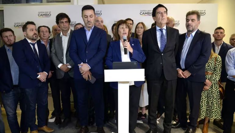 Tras la fuerte suba del dólar libre, Bullrich responsabilizó al ministro de Economía y al libertario. Tras la fuerte suba del dólar libre, Bullrich responsabilizó al ministro de Economía y al libertario.