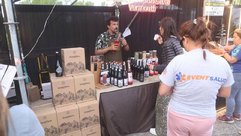 Los emprendedores locales exhibieron sus marcas en un mercado neuquino que crece. Los emprendedores locales exhibieron sus marcas en un mercado neuquino que crece.