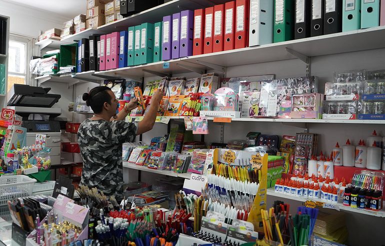 Los precios de los útiles escolares llevan a muchas familias a reciclar elementos del año anterior. Los precios de los útiles escolares llevan a muchas familias a reciclar elementos del año anterior.