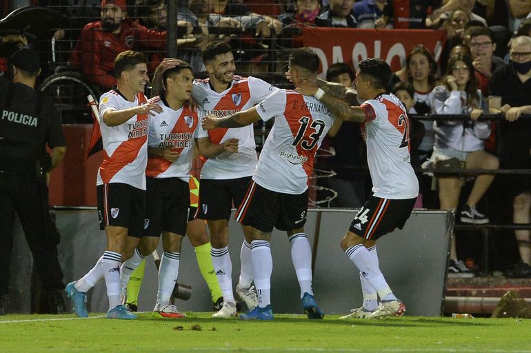 River vs. Racing en Núñez y a estadio lleno: horario, TV y formaciones