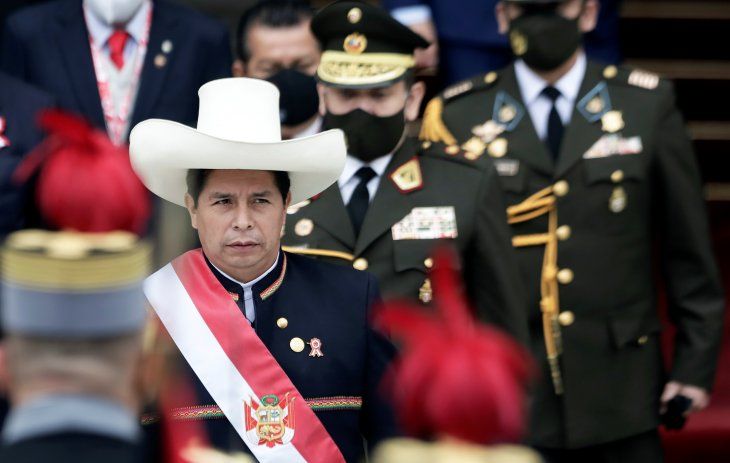 IMAGEN DE ARCHIVO. El presidente de Perú, Pedro Castillo, abandona el Congreso tras la ceremonia de juramentación al cargo, en Lima, Julio 28, 2021. REUTERS/Angela Ponce