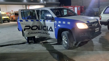 ciudad de la furia: tirotearon el cuartel de bomberos de centenario ciudad de la furia: tirotearon el cuartel de bomberos de centenario