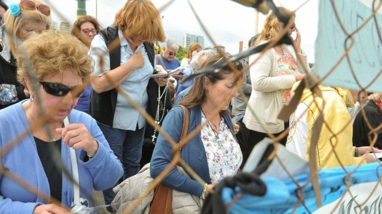 Familiares aseguran que los 44 tripulantes están muertos