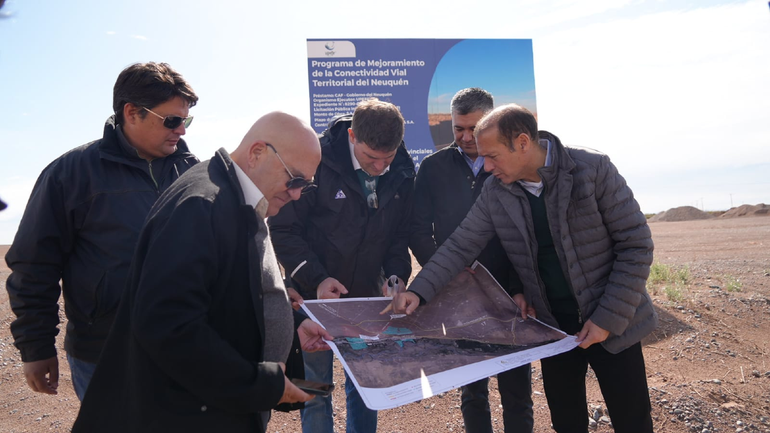 Avanzan las obras de asfalto en las rutas a Vaca Muerta