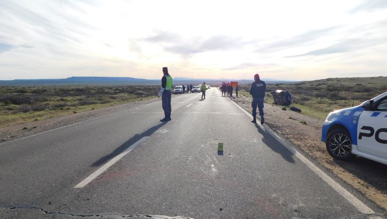 Trágico vuelco en la Ruta 22: un muerto y dos heridos en estado crítico
