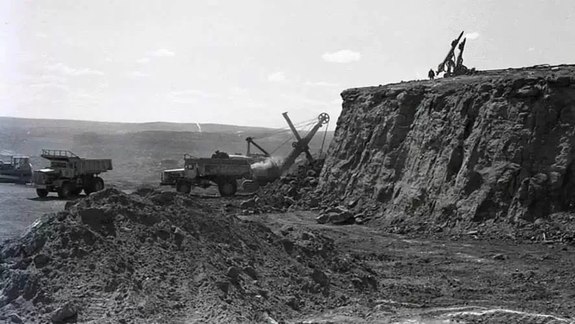 Los primeros trabajos en la roca para construir la represa de El Chocón (Revista Más Neuquén).