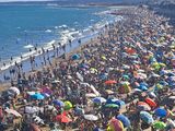 Las Grutas transita una temporada con una notable ocupación. Aparecieron aguas vivas, y varias personas fueron picadas. El verano sigue a full. 