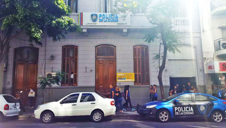 Mujer trans denunció que la alojaron en una celda para hombres y la violaron