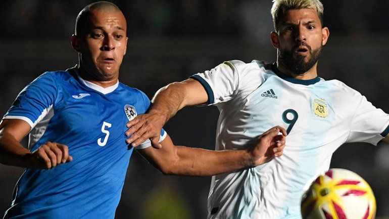 ¡Ponga Huevo, que ganamos! Acuña titular en el adiós de la Selección