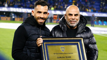 el palito de tevez a riquelme tras su vuelta a la bombonera el palito de tevez a riquelme tras su vuelta a la bombonera