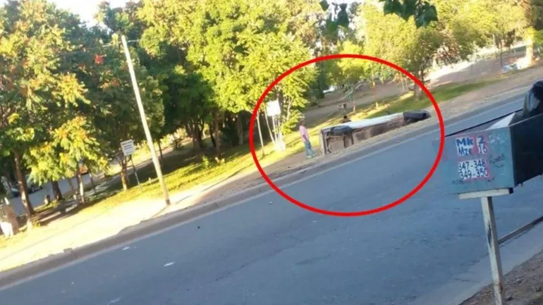 Vuelco en el oeste neuquino: al conductor le dio positivo el test de alcoholemia