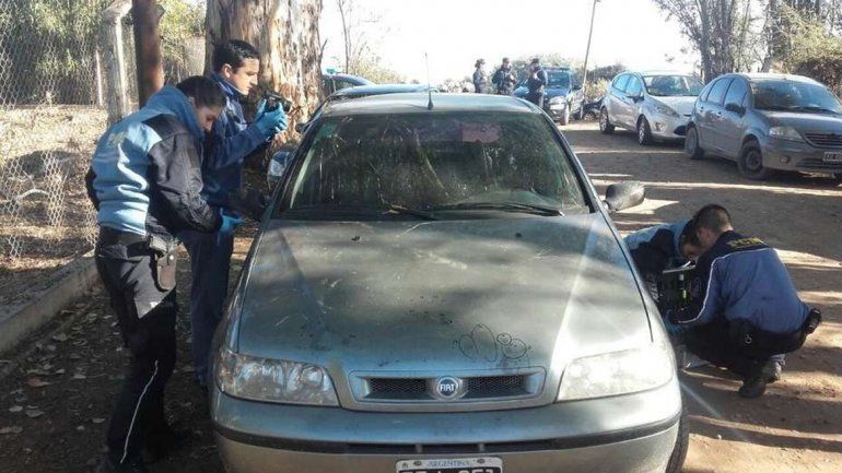 El femicidio ocurrió en Mendoza. Ambos estaban en un auto.