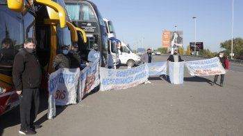AM reclamo de transportistas puente carretero (3).jpg