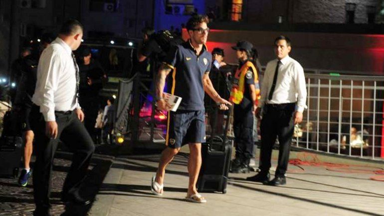 Osvaldo llegó a San Juan con el dedo chiquito del pie izquierdo vendado.