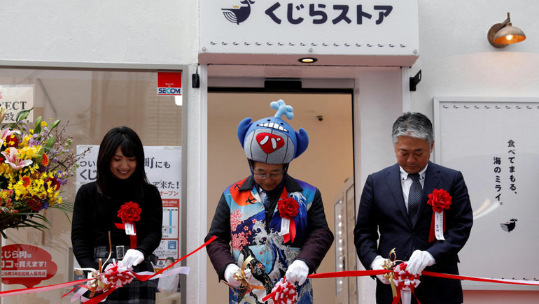 La firma Senpaku inauguró un comercio de venta de carne de ballena en Yokohama, al sur de Tokio. La firma Senpaku inauguró un comercio de venta de carne de ballena en Yokohama, al sur de Tokio.