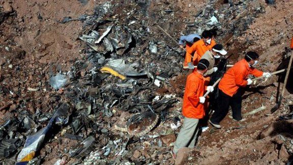 Murieron 66 personas al estrellarse un avión de pasajeros en Irán