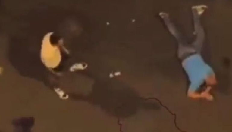 Salieron al boliche a festejar la victoria, recibieron insultos racistas y se agarraron a trompadas
