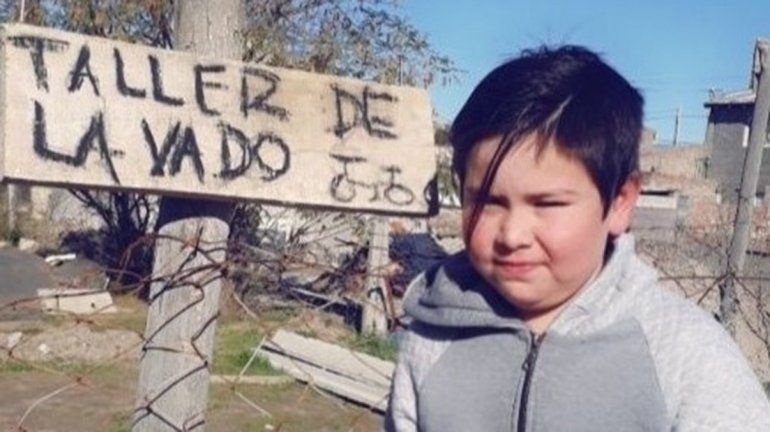 Nene de Las Grutas ofrece lavar bicis para ayudar a su mamá