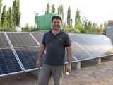 El petrolero que apostó a la energía solar para producir almendras