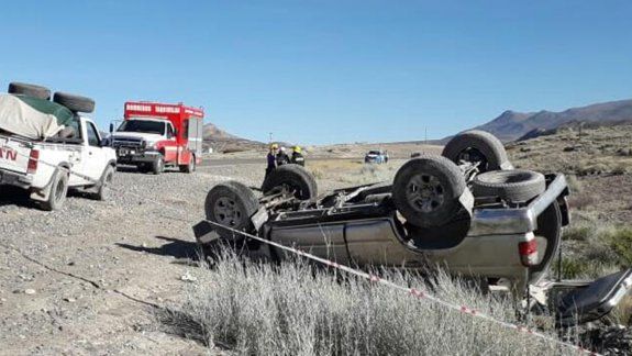 Vuelco fatal cerca de Chos Malal: murió un adolescente