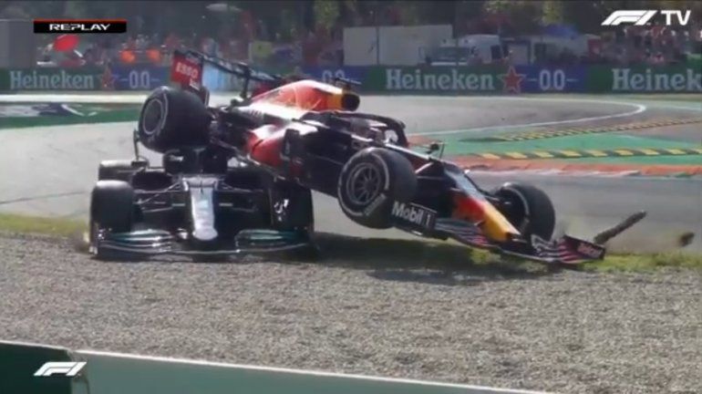 Video: el choque entre Hamilton y Verstappen y una nueva polémica