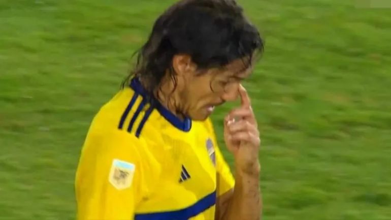 Cavani sigue sin meterla en Boca