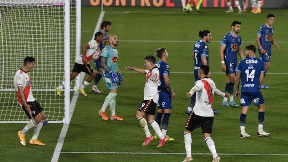 ¿La suerte del campeón? River lo ganó con un gol en contra y sueña