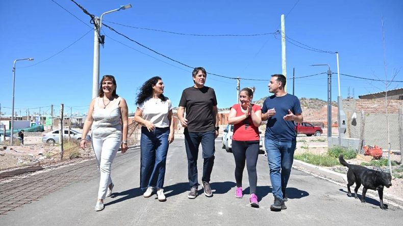 Mariano Gaido en recorrida por los barrios del oeste. | LM Neuquen Mariano Gaido en recorrida por los barrios del oeste.