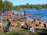 Más de 90 mil personas coparon las costas del río Limay por la ola de calor