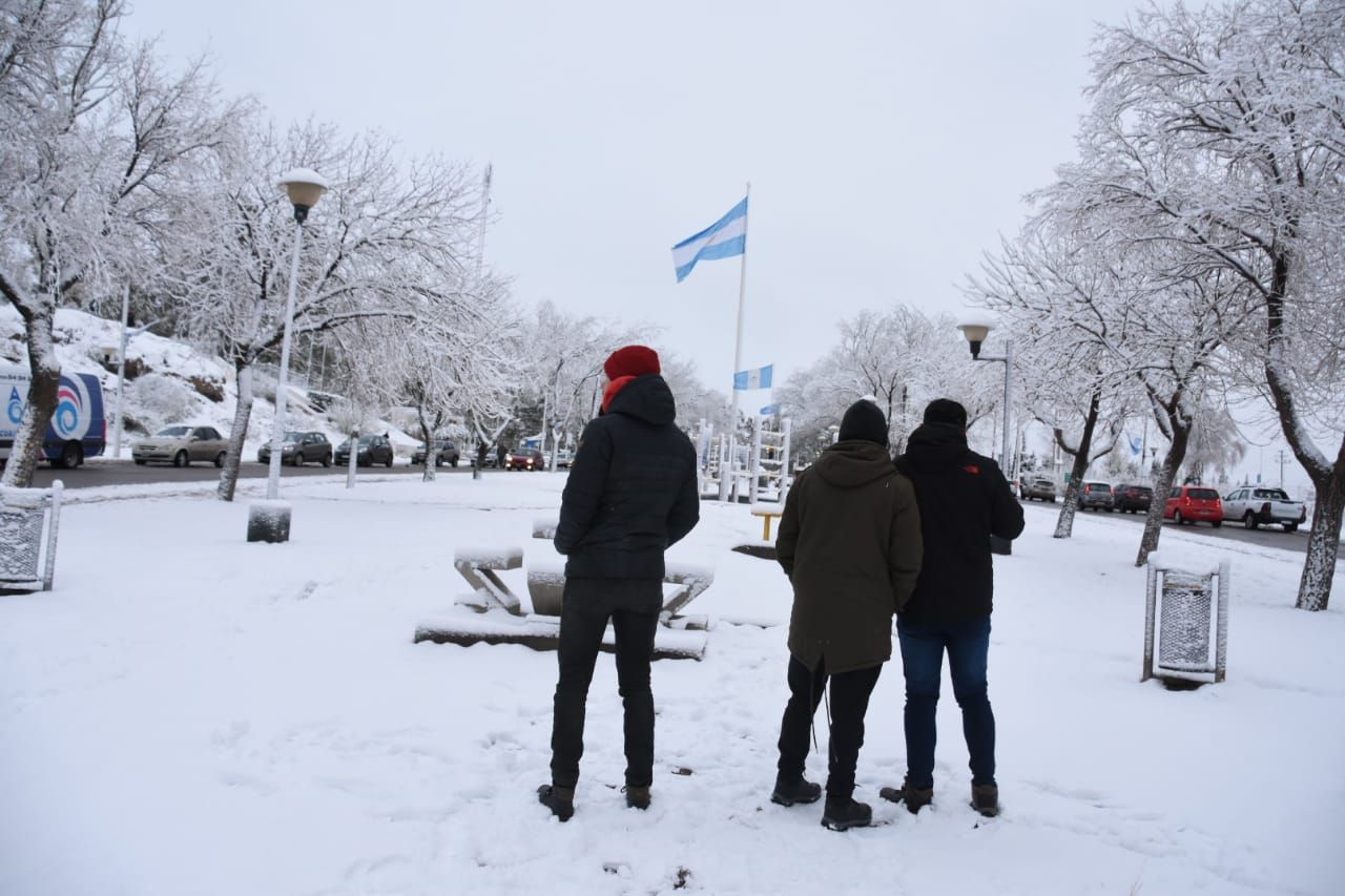 Llega la nieve a Neuquén y ya se siente el ingreso de aire polar