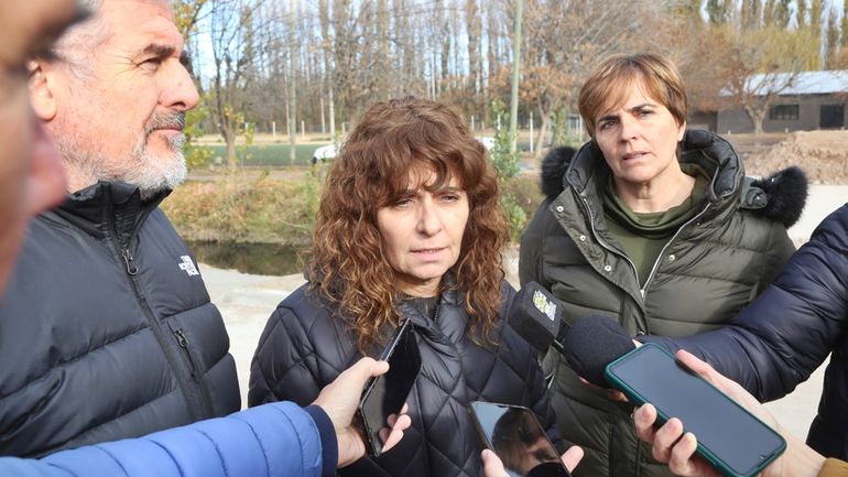 La jefa de Gabinete, María Pasqualini, recorrió la obra de la calle Bejarano. La jefa de Gabinete, María Pasqualini, recorrió la obra de la calle Bejarano.
