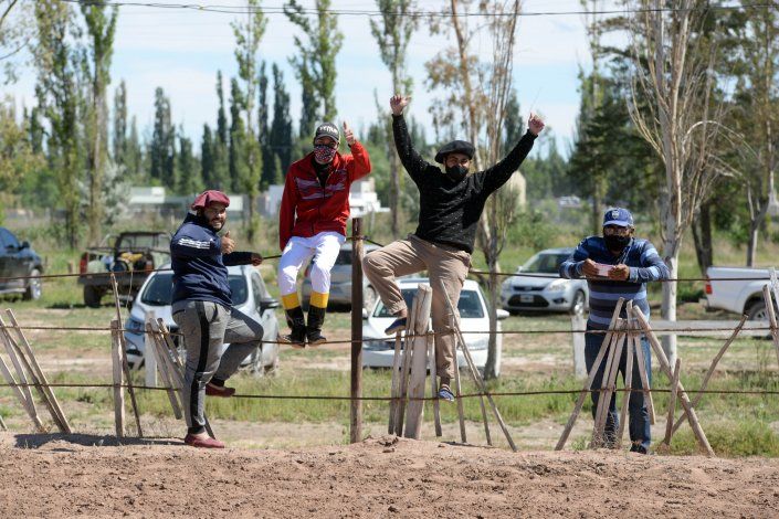 ¡Que Regalo! volvió el turf neuquino a Canal V: reviví las carreras