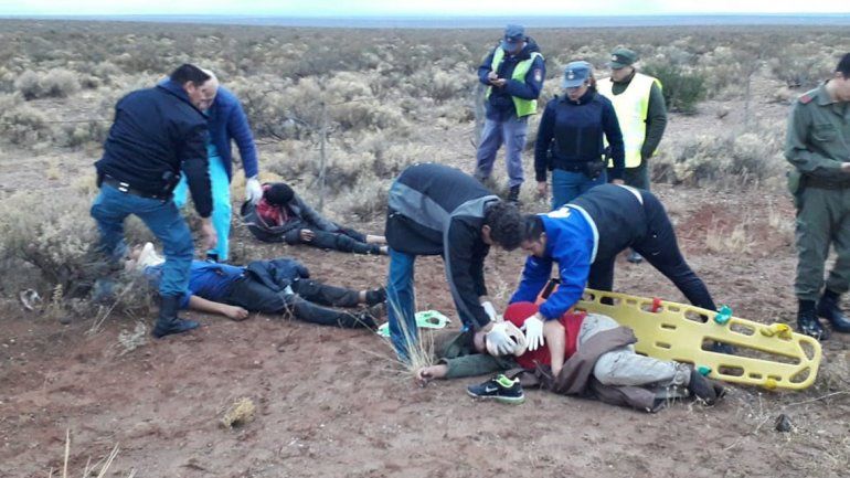 Ladrones robaron dos camionetas: una se quedó sin nafta y con la otra, volcaron