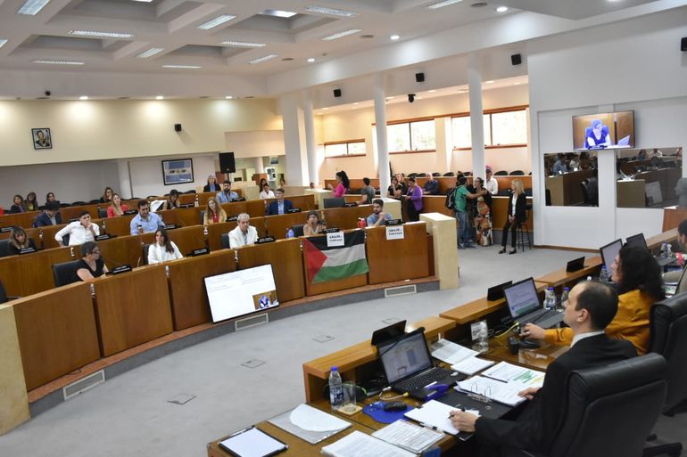 Concejales, durante la última sesión del año. Concejales, durante la última sesión del año.